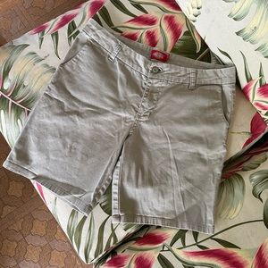 Dickies Woman’s carpenter cargo shorts